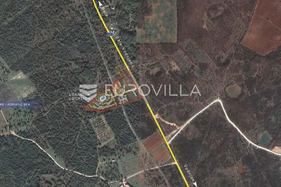 istra, atraktivno zemljište uz prometnicu koja povezuje bale s vodnjanom - slika 15