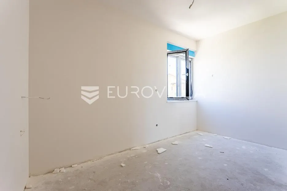 vodice, dvoetažni stan s bazenom i vrtom u izgradnji, 100,34 m² - slika 10