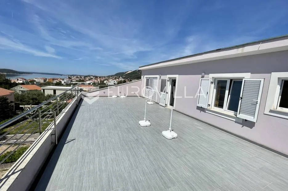 otok rab, barbat, predivan penthouse na vrhu apartmanske ville 66 m² - slika 11