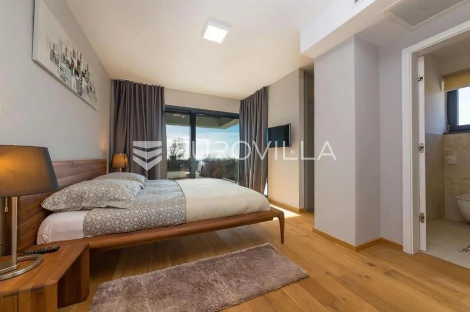 istra, poreč - moderna luksuzna vila udaljena 500 m od mora - slika 16