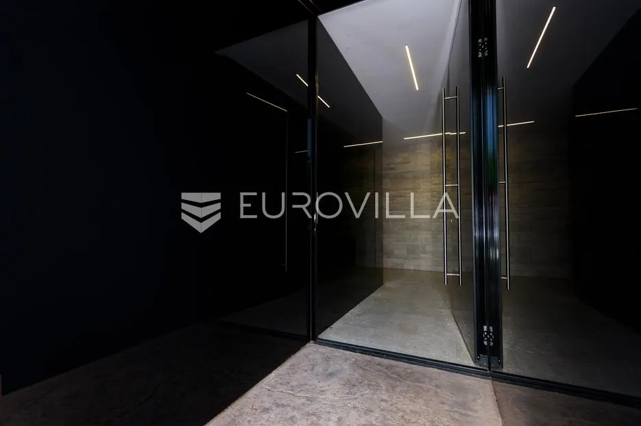 matulji, penthouse peterosobni dvoetažni stan160 m², terasa 130 m² i privatna okućnica 250 m² - slika 36