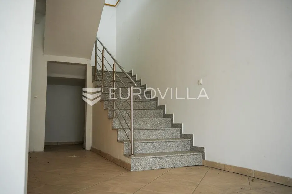 vinkovci, radićev blok, poslovni prostor 459 m² - slika 8