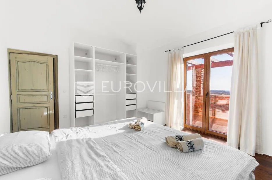 istra, svetvinčenat, prekrasna kamena katnica s bazenom 32 m² i jacuzzijem, 155 m² - slika 28