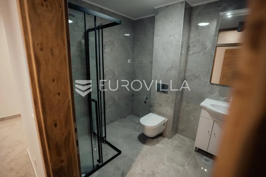 vukovar, centar, novouređen poslovni prostor 106 m², odlična lokacija - slika 16