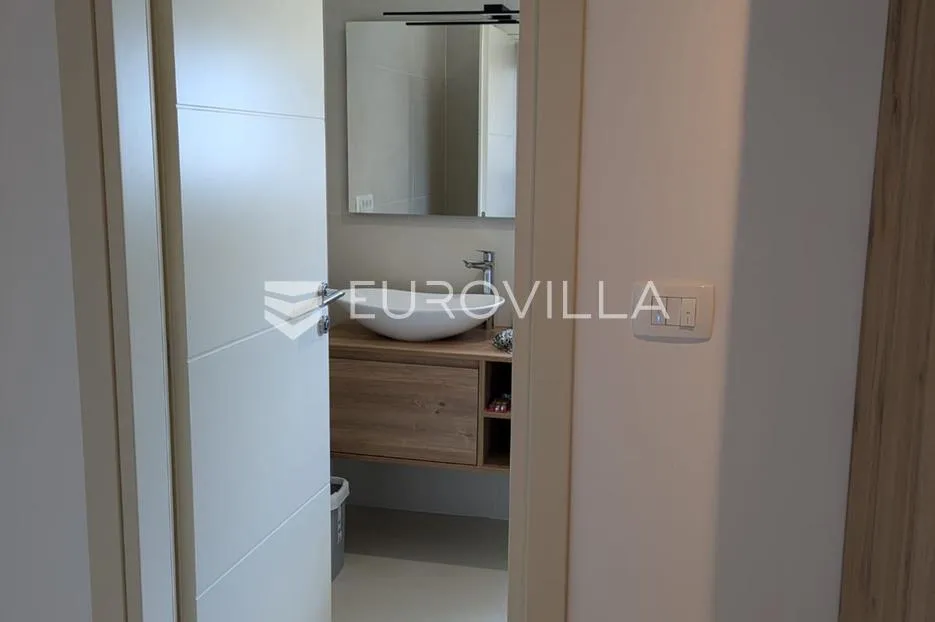 kostrena, rožmanići luksuzan stan s bazenom 154 m² - slika 23