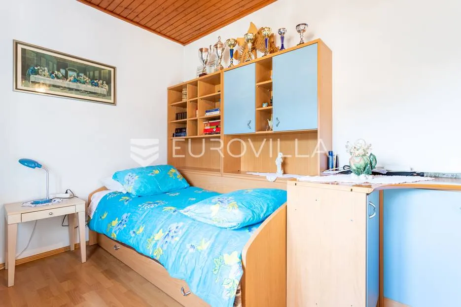 brač, kuća s dvorištem na lijepoj lokaciji - slika 16