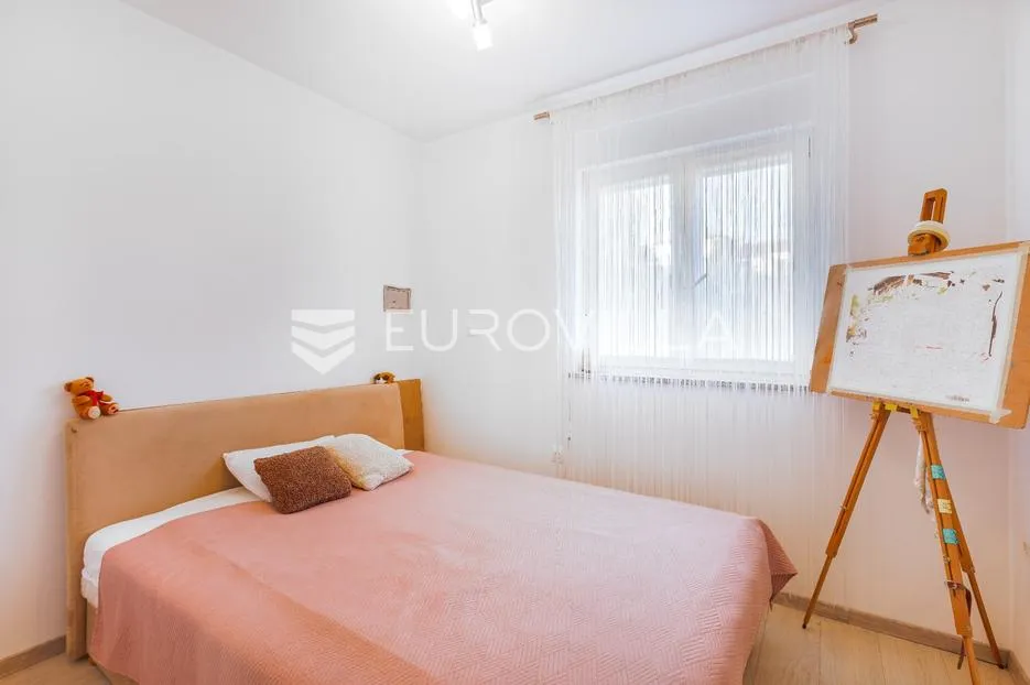 pula, moderan trosoban stan s apartmanom, vrtom i terasom, 136 m² - slika 13
