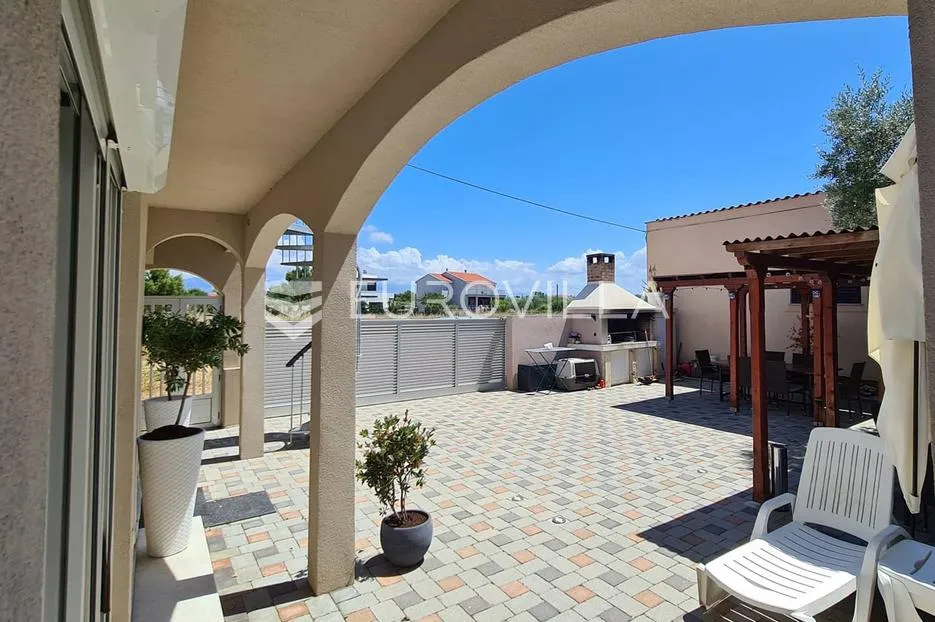 zadar, privlaka, moderna kuća sa tri apartmana u blizini mora - slika 21