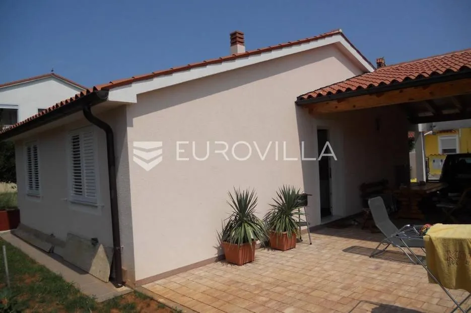 medulin, manja samostojeća kuća nkp 121 m2 na svega 150 m od mora - slika 15
