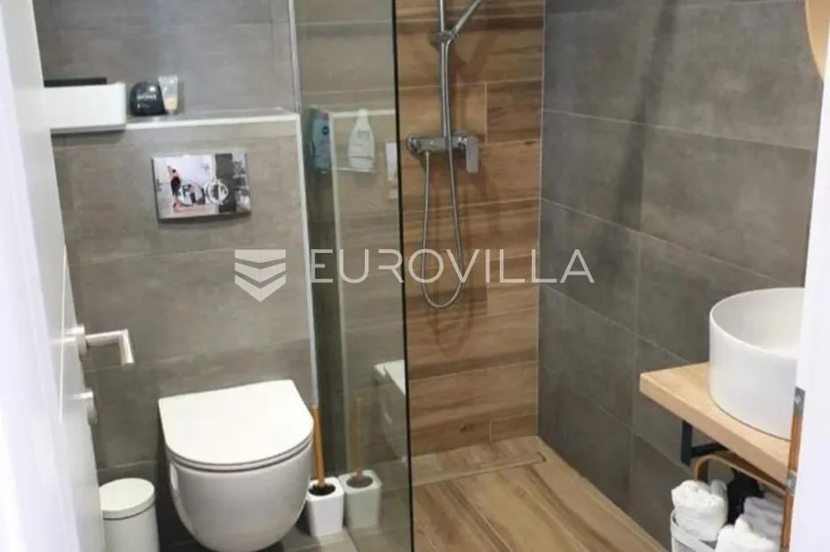 stinica, apartman u mirnom naselju 100 m od mora - slika 3