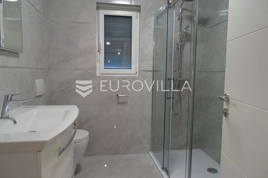 malinska, dva stana ukupne površine 142,20 m² jedinstvena prilika - slika 8