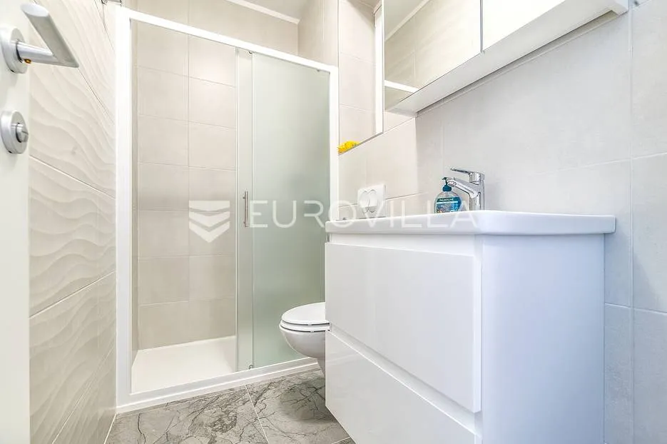 zagreb, donji grad, novouređen uredski poslovni prostor 63 m² - slika 8
