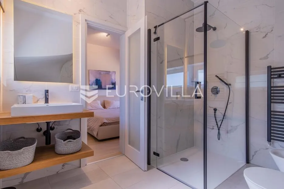 istra, funtana, moderna vila 179 m² s bazenom i privatnim parkingom - slika 13