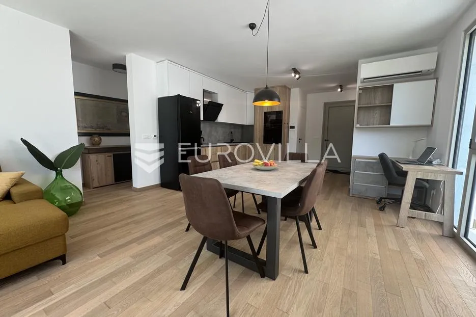 istra, rovinj, moderan stan s dvije spavaće sobe 101 m², vrtom i ograđenim parkirnim mjestom - slika 2