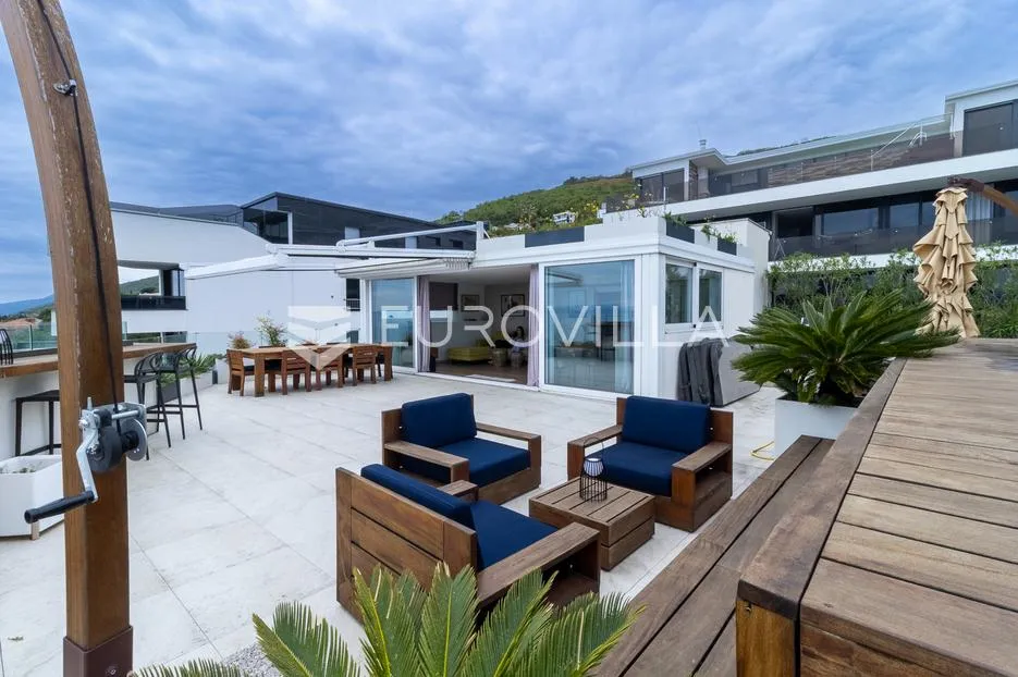 opatija, volosko, luksuzan penthaus 267 m², krovna terasa s jacuzzijem - slika 10