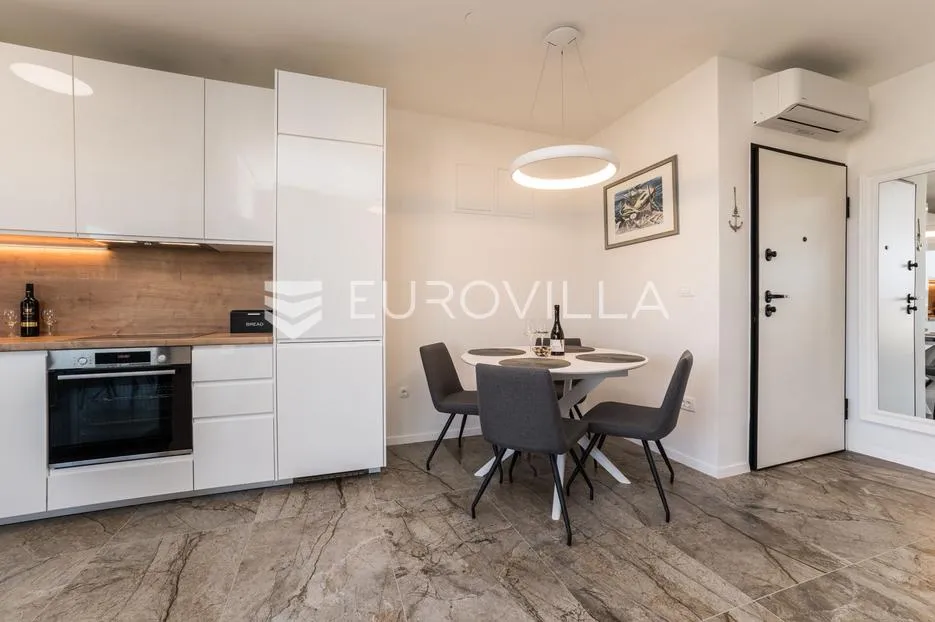 zadar, sveti filip i jakov, luksuzni dvoetažni penthouse s jacuzzijem, 2. red do mora - slika 6
