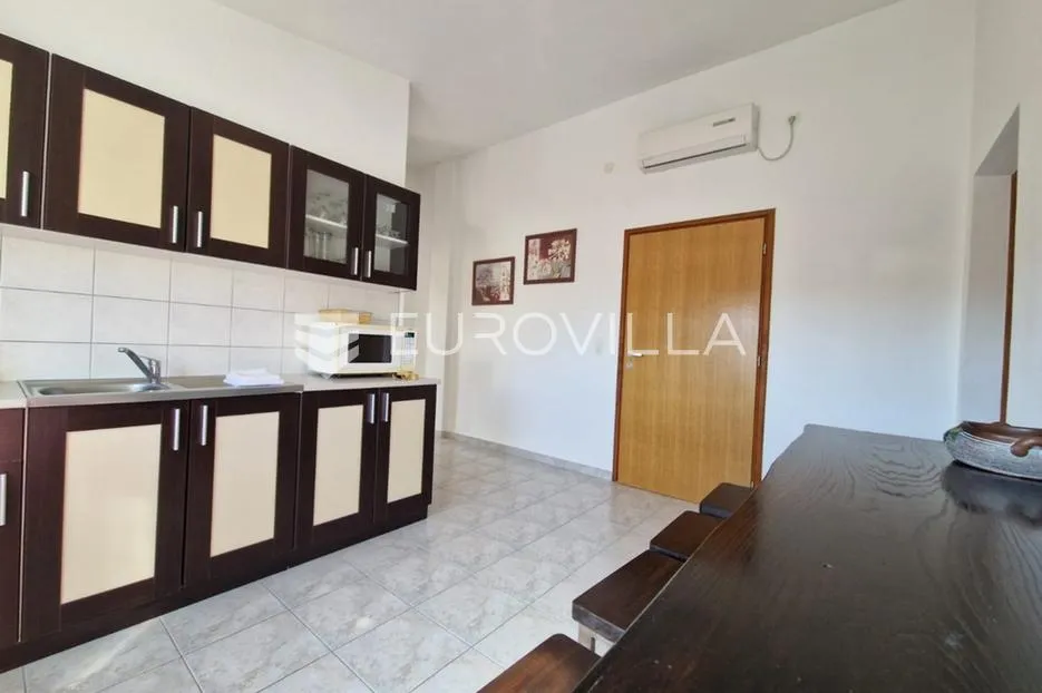 vir, 100m od mora, kuća s 4 apartmana i pogledom na more - slika 32