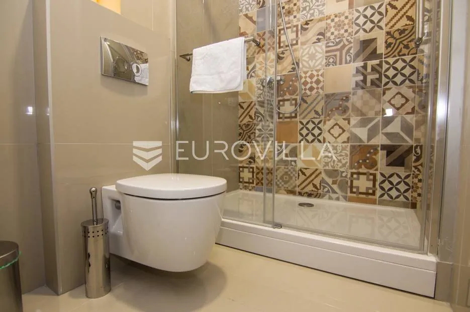 centar stan 205m2 podijeljen na 5 apartmana i sobu - slika 11