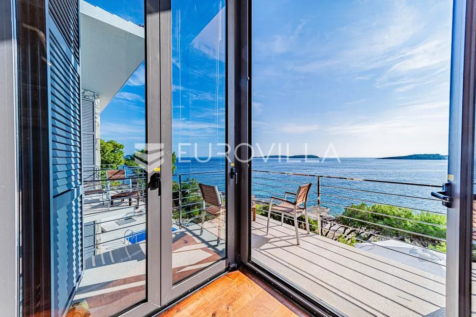 otok korčula, vela luka, villa prvi red uz more - slika 35