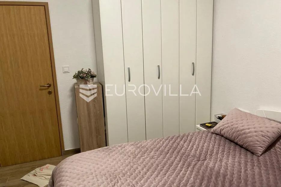 starigrad, tribanj, prostrana kuća s pogledom na more i šest apartmana - slika 22