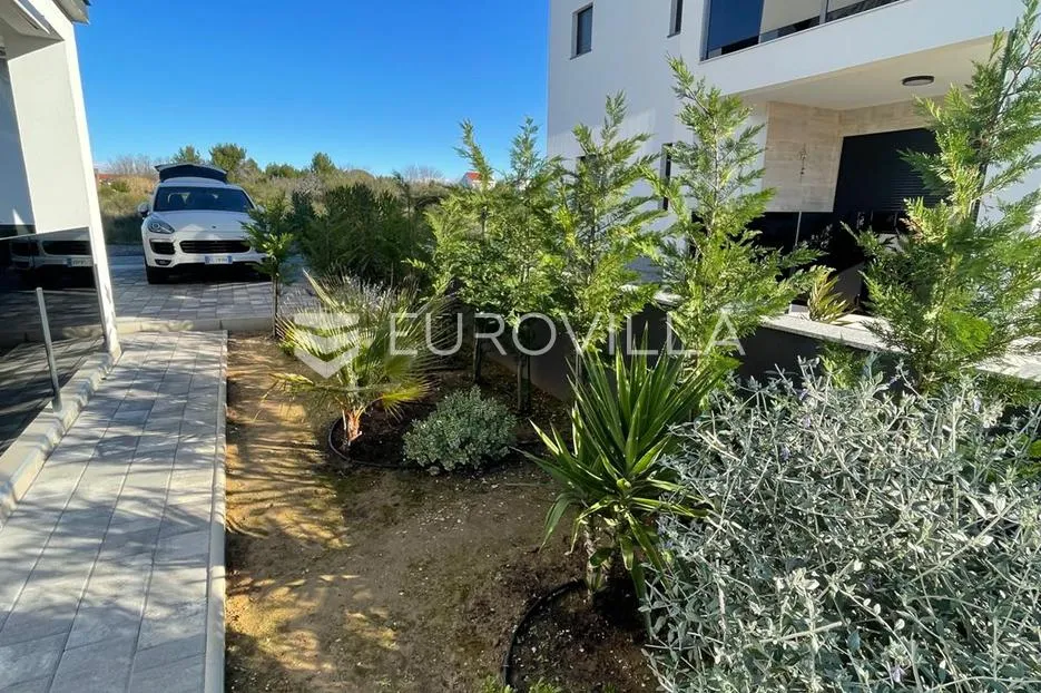 zadar, privlaka, dvosoban stan u prizemlju moderne zgrade s vrtom u blizini plaže - slika 14