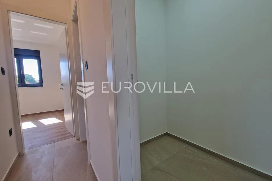 vir, novogradnja, trosobni apartman s vrtom - slika 7
