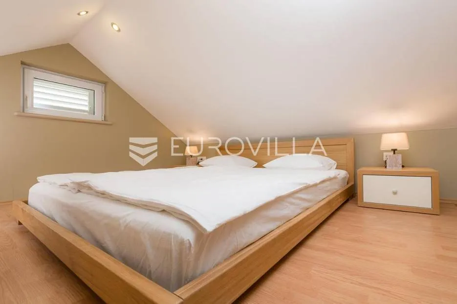 brač, prekrasna vila na jedinstvenoj lokaciji - slika 19