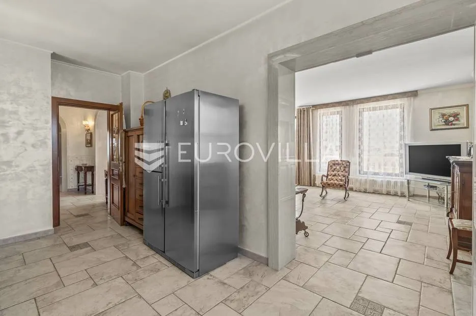 istra, umag - unikatna villa nkp 400 m2 na svega 30 m od mora - slika 29