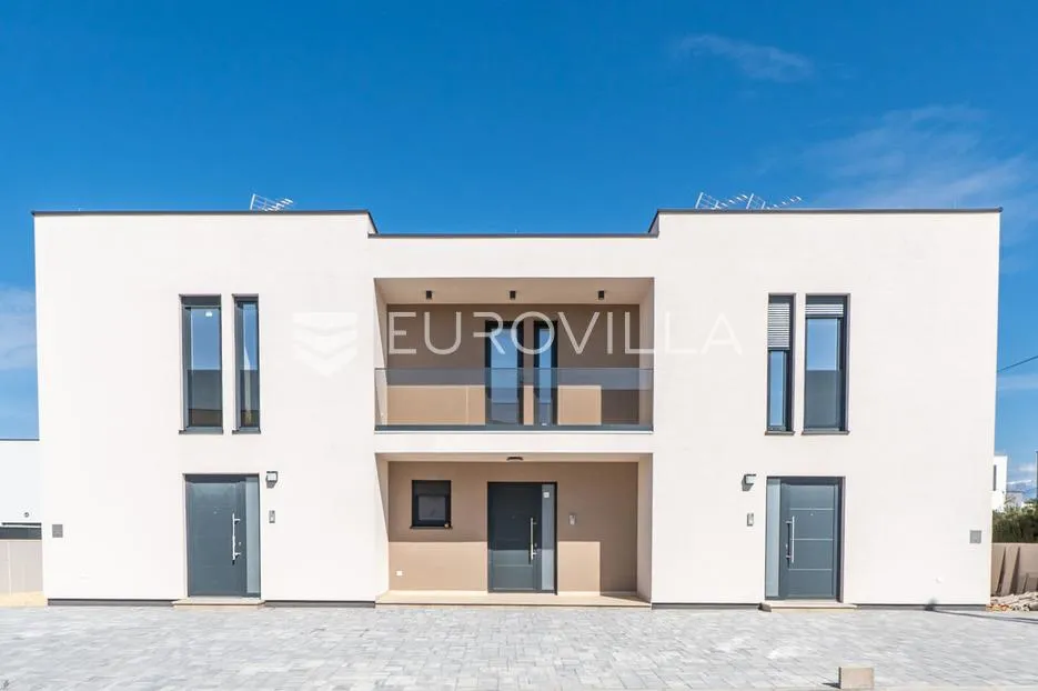 zadar, vrsi, moderna kuća u nizu s vrtom - slika 5