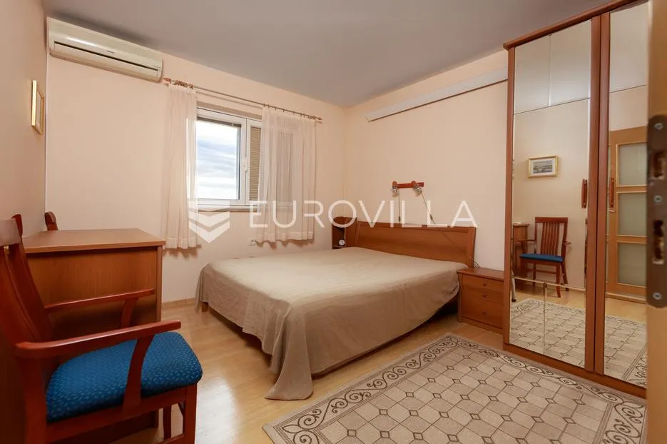 opatija, centar, dvoetažan stan 147 m², vrt, pogled na more - slika 16