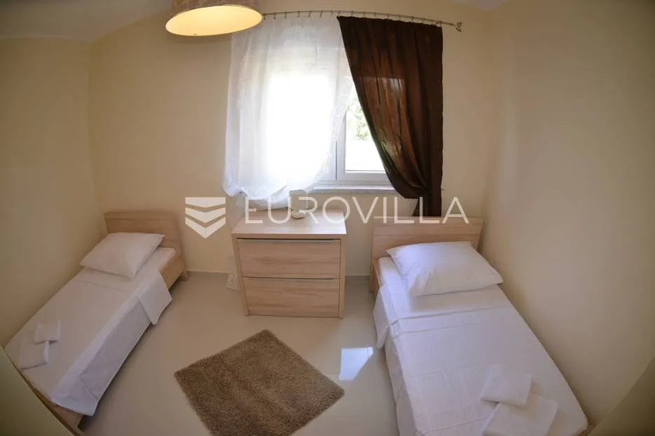 medulin, samostojeća kuća s tri apartmana nkp 240 m2 i pogledom more - slika 28