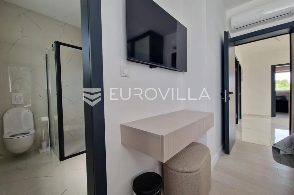 vir, predivna moderna vila s bazenom u centru mjesta, vrhunska lokacija, 450 m od mora - slika 69