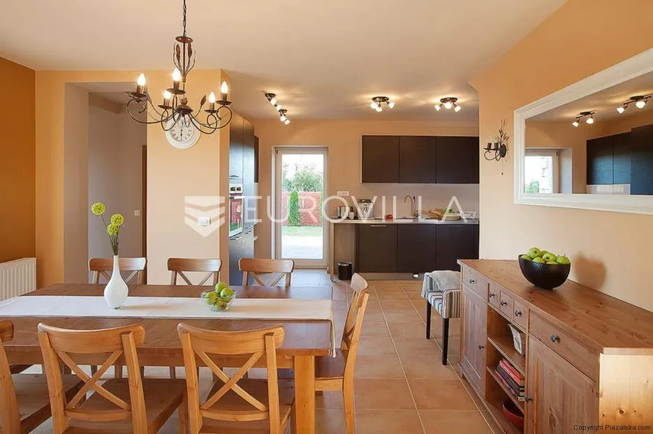 istra, svetvinčenat, vila s bazenom nkp 270 m2 - slika 10