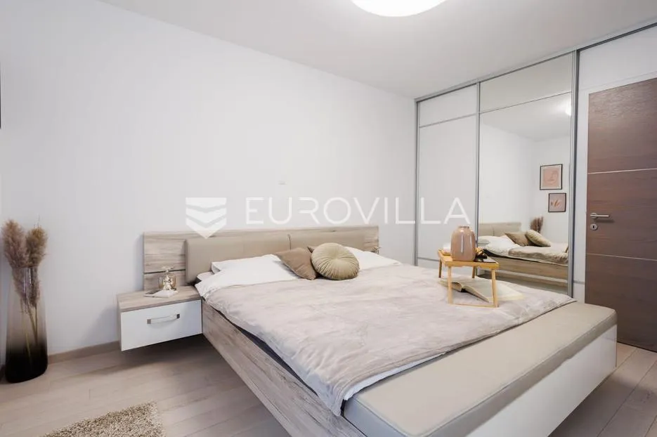 podstrana, strožanac, prekrasan dvoetažan penthouse - slika 10