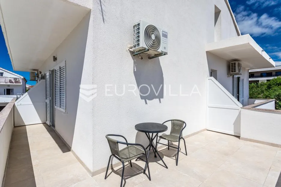 vodice, apartmanska kuća – idealna investicija za turizam! - slika 4