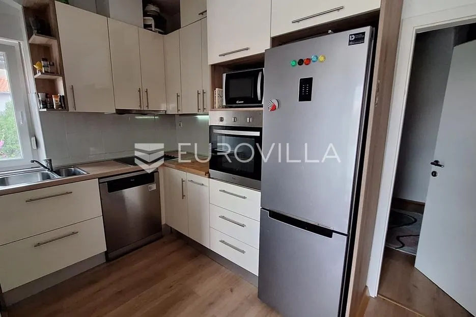 pula, centar: adaptiran trosoban stan 51 m², 100 m od arene, 1. kat, vrhunska lokacija - slika 4