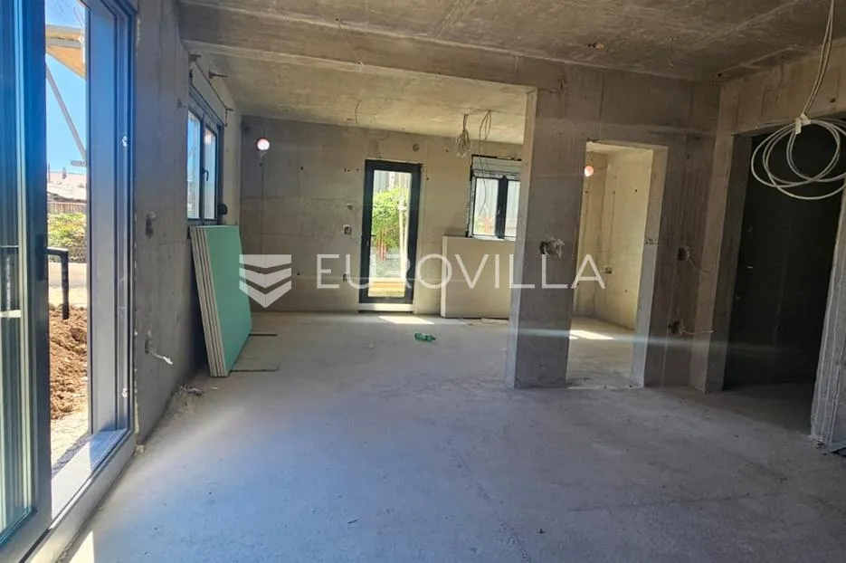 kaštel stari, apartman 55,7 m² na prizemlju s vrtom i parkirnim mjestom - slika 5