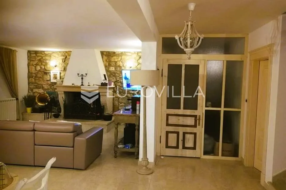santalezi, kamena kuća 265 m2, dvorište 4600 m2, bazen - slika 10