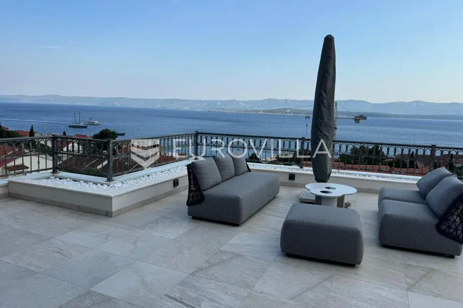 brač, bol, luksuzni penthouse u centru mjesta i građevinsko zemljište s dozvolom - slika 1