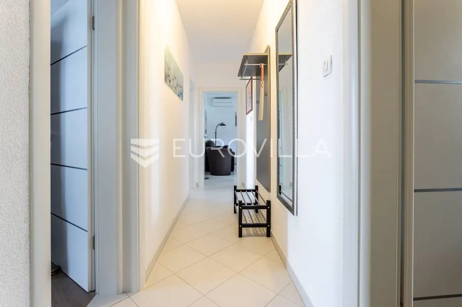 trogir, okrug gornji, prekrasna vila s pogledom na more - slika 15