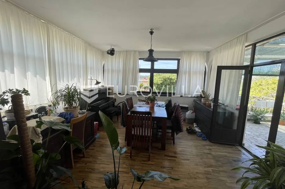 otok rab, barbat, villa sa pet apartmana 500 m² s bazenom - slika 7
