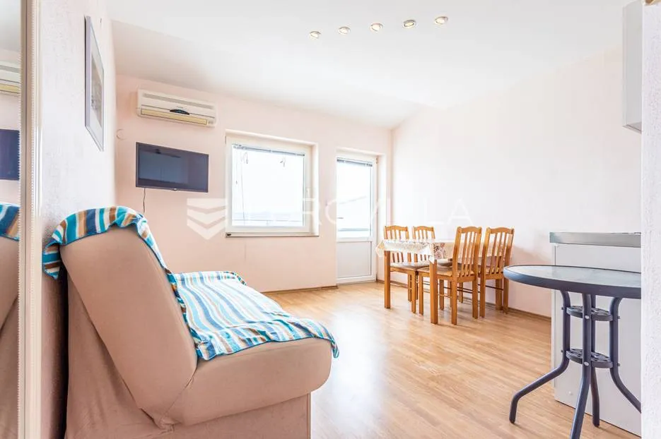 omiška rivijera- lokva rogoznica, apartmanska kuća s 8 stanova, udaljena 300 m od mora. - slika 39