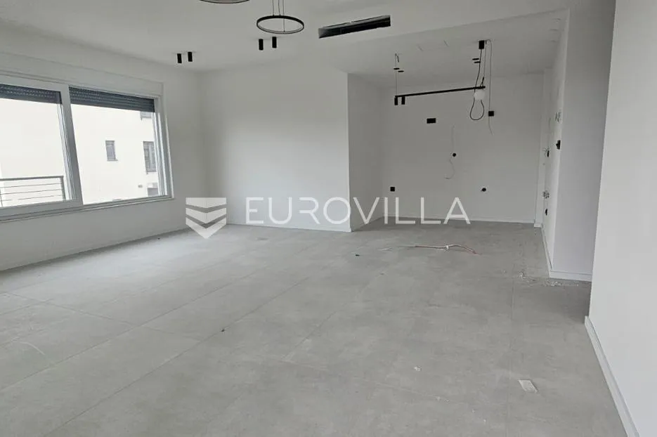 kaštel stari luksuzan stan 102,8 m² s velikom terasom i vrtom - slika 3