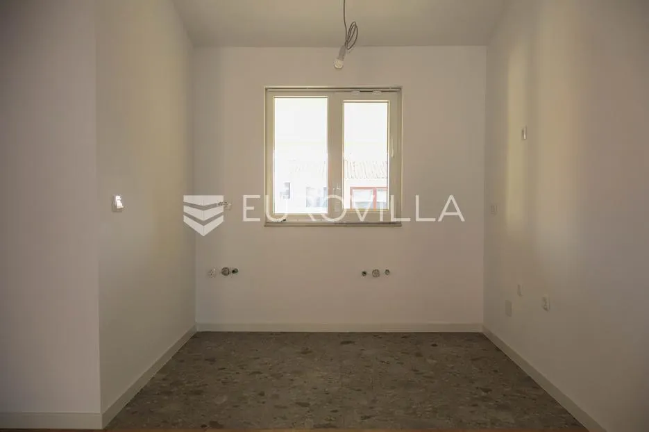zadar, novi bokanjac – dvoetažni stan površine 140 m2 s predivnim vrtom od 95 m2 - slika 8
