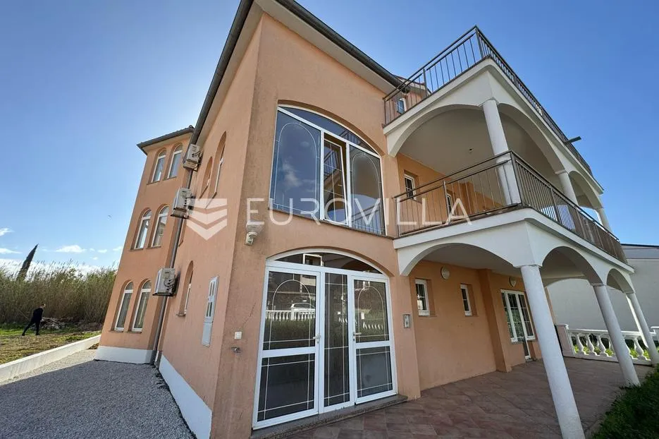 fažana, valbandon, raskošna vila s tri stambene jedinice, 360 m² - slika 2