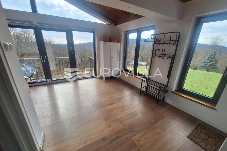 karlovac, mala švarča, kuća 145 m², novouređena, velika parcela, mirna lokacija - slika 4