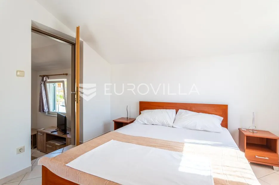 brač, milna, samostojeća kuća s četiri apartmana - slika 7