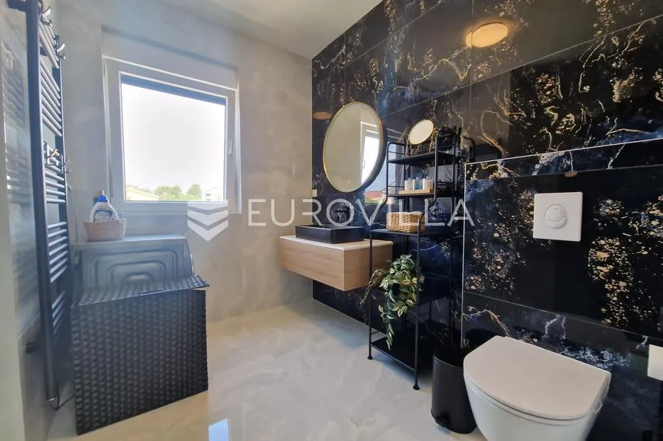 vir, predivna moderna vila s bazenom u centru mjesta, vrhunska lokacija, 450 m od mora - slika 53