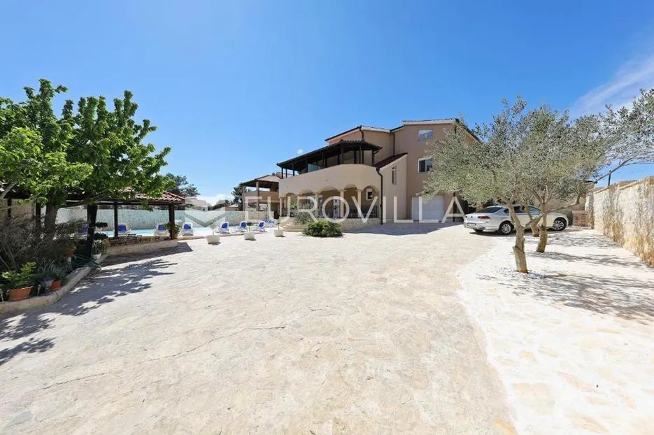 zadar, privlaka, prekrasna villa s velikim potencijalom - slika 4