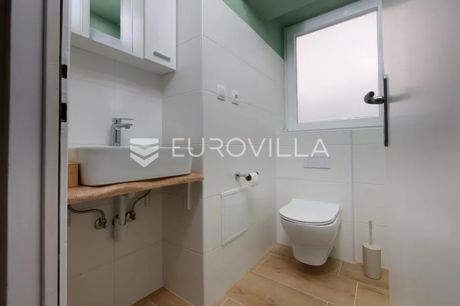 rijeka, centar, novouređen stan površine 51 m², prvi najam - slika 13